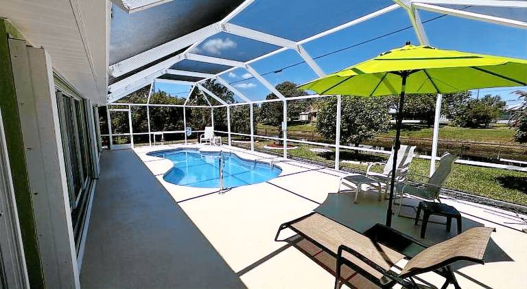 House with pool | Pets are welcome — photo 2