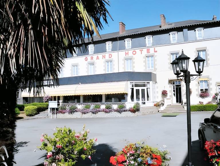 Le Grand Hotel de Mayenne - Logis hotels restaurant in Mayenne