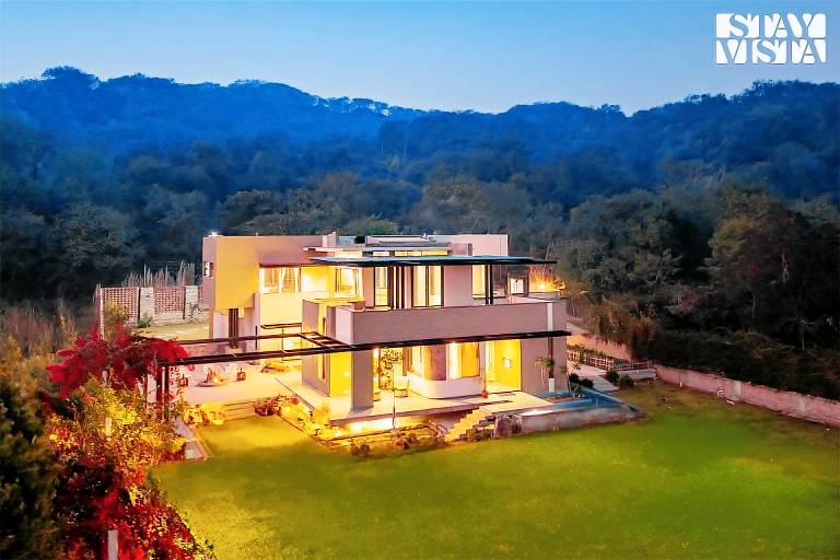 1672 m&sup2; Villa