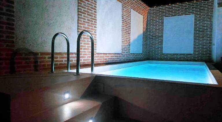 Vacation home with pool — photo 4