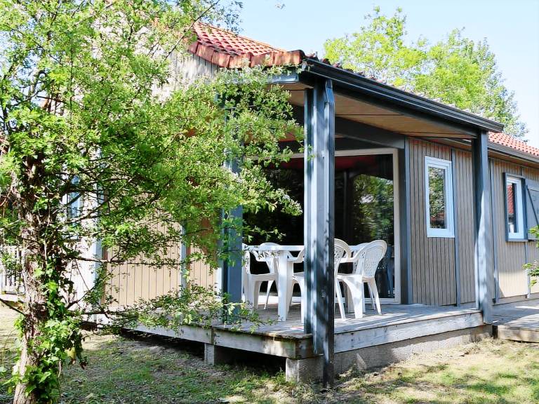 Family-oriented chalet with terrace & heated pool | Pets are welcome — photo 4