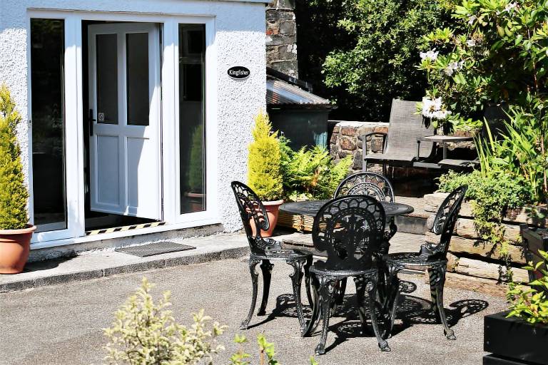 Cottage with garden — photo 2