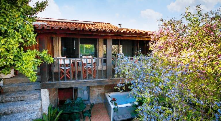 Fully equipped spacious vacation home with terrace, grill & jacuzzi | Good for workation | Dogs allowed in Braga