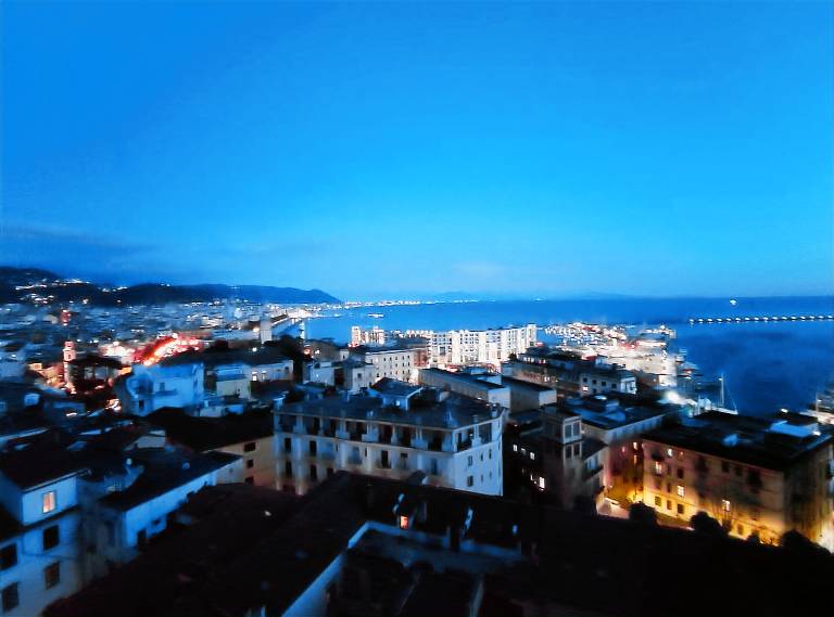 Apartment with hot tub & terrace | City view — photo 5