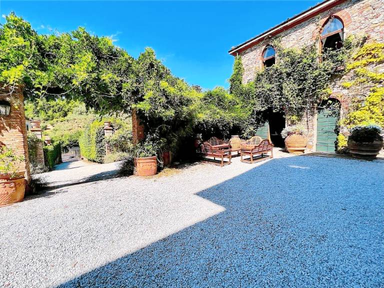 Villa with garden, terrace & private pool — photo 4