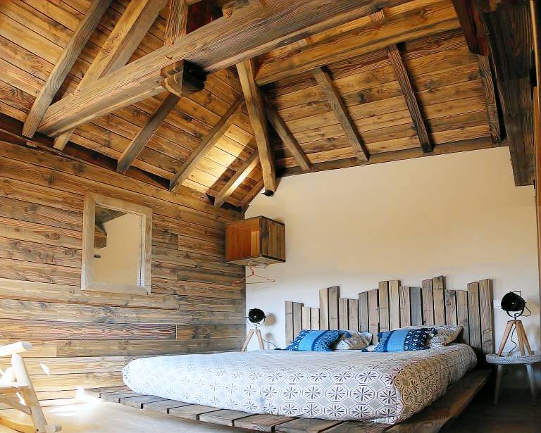 Family-friendly gite with hot tub, terrace & grill | Pool view | Pets allowed — photo 2