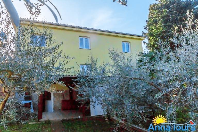 Fully equipped charming vacation home with terrace & yard | Pet-friendly — photo 3