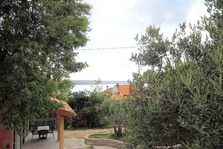 Apartma Ustrine