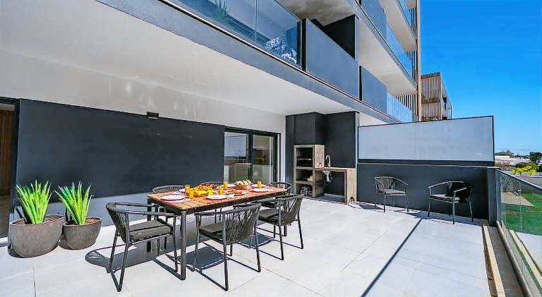 Holiday apartment with terrace & pool — photo 5