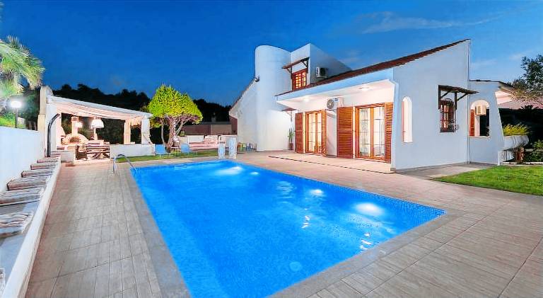 Villa with grill, private pool & yard | Dogs allowed in Rhodes