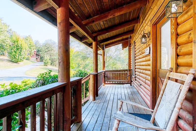 Cabin with pool, hot tub & barbeque | Mountain view — photo 4