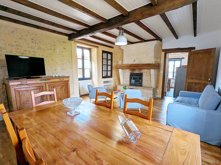 Charming Cottage with Heated Pool, Terrace, and Enclosed Garden in Aubeville — photo 2