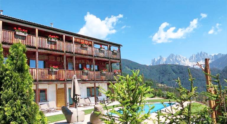 Charming rental apartment with jacuzzi, pool & terrace | Pet-friendly in Bressanone