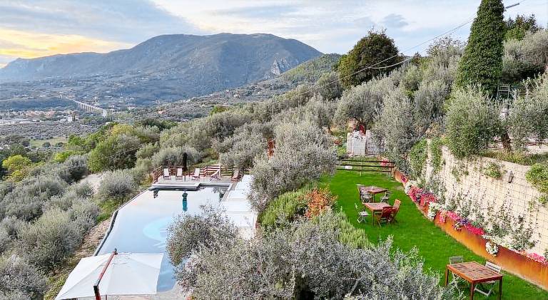 Farm with pool, garden & grill — photo 4