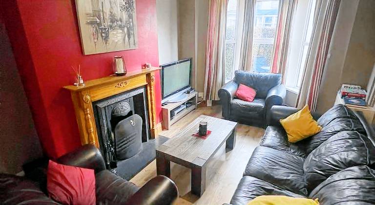The Lagan Pad - 4-Bed Home with Free Parking Sleeps 9 in Belfast