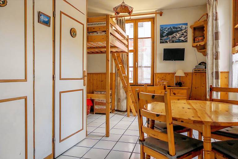 Holiday apartment with grill & fast internet | City view — photo 5