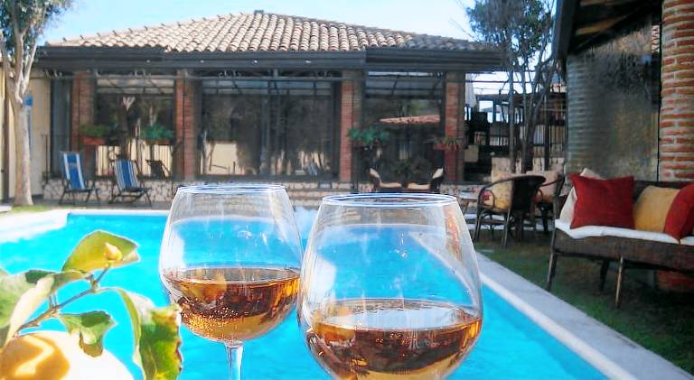 Family-oriented vacation home with jacuzzi, private pool & BBQ | Good for workation | Pets are welcome in Riposto