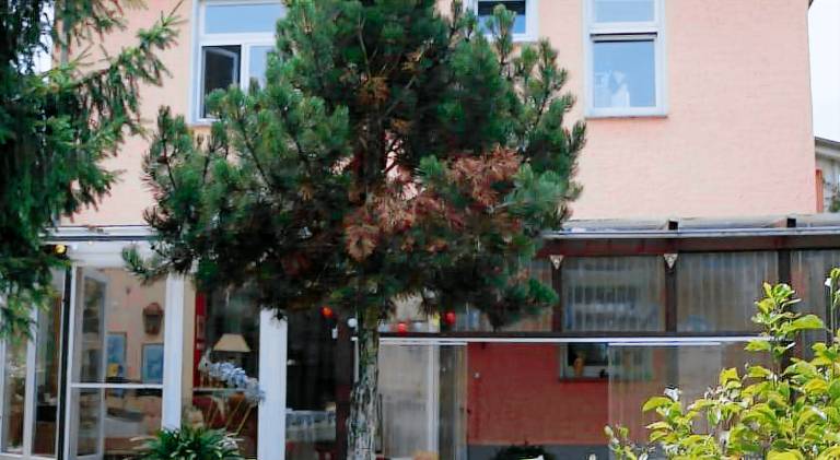 Rental apartment with BBQ, garden & terrace in Leipzig