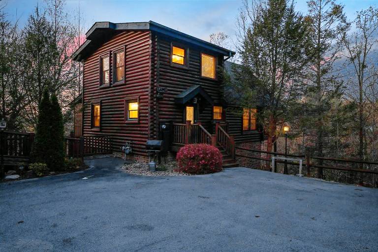 Cozy Mountain Retreat with Private Hot Tub — photo 3