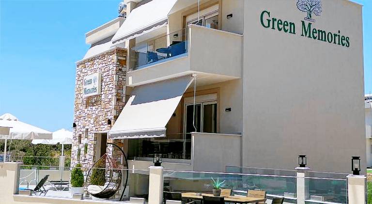 Serviced apartment with pool, yard & terrace — photo 5