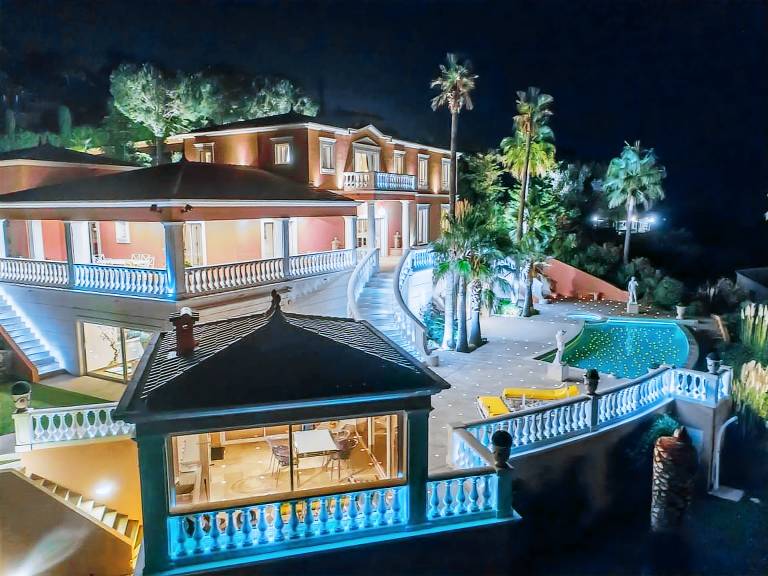 Villa with private pool, hot tub & barbeque — photo 2