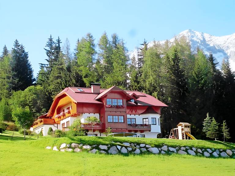 Apartment with yard & patio in Ramsau am Dachstein