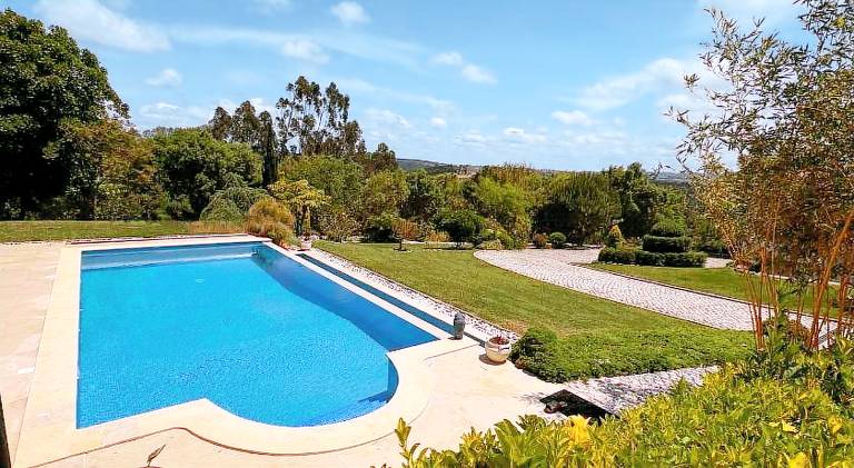 Vacation home with garden, barbecue & terrace | Pet-friendly in Leiria