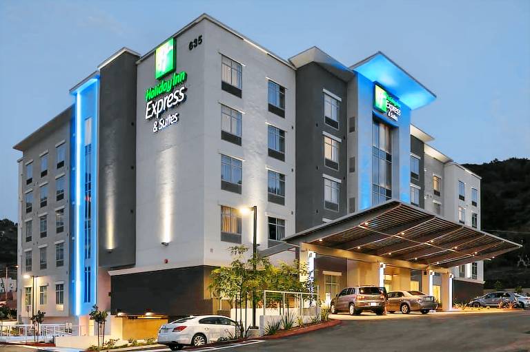 Holiday Inn Express & Suites San Diego Mission Valley by IHG