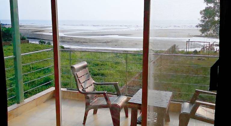 Whistling Waves Beach Resort — photo 3