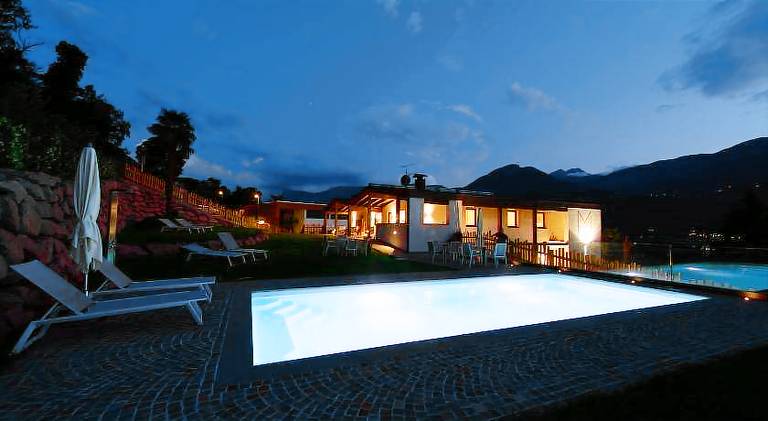 Beautiful lodge with private pool, yard & patio | Suitable for remote work | Dogs allowed — photo 3