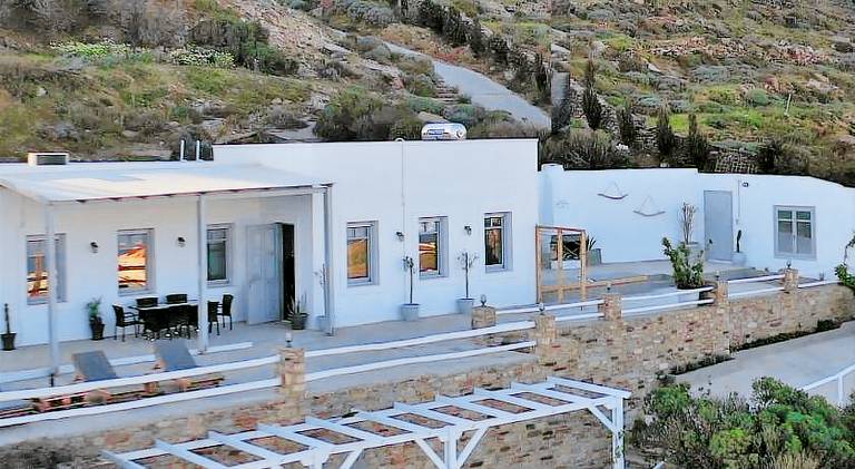 Vacation home with terrace, garden & jacuzzi in Syros