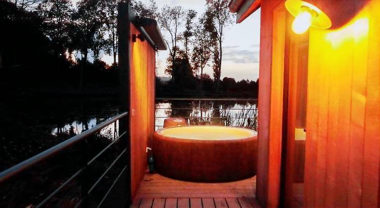 Lodge with garden, patio & hot tub | Perfect for remote work — photo 3