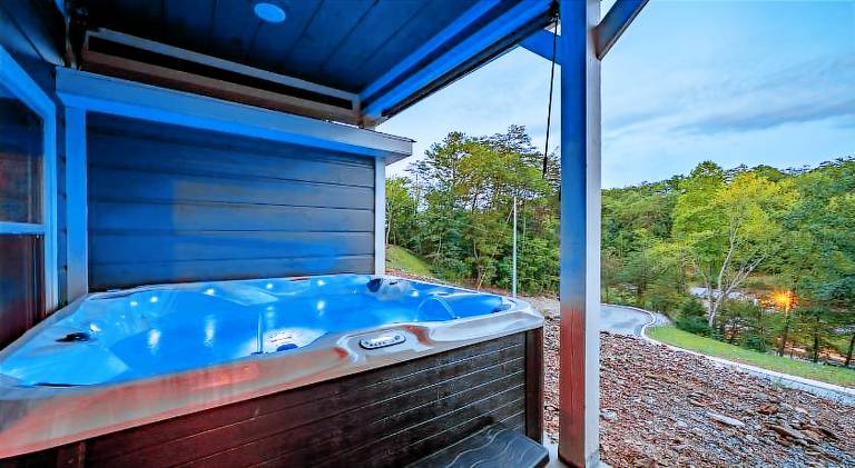 Vacation home with pool & jacuzzi — photo 3