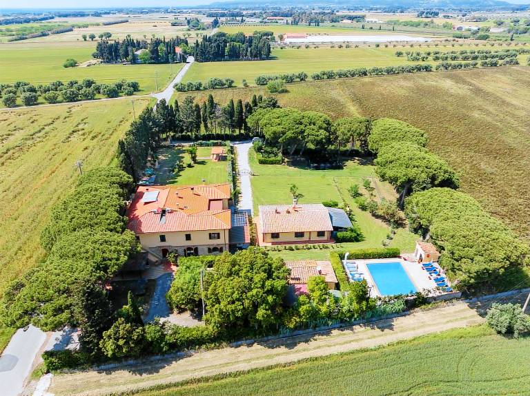 Holiday Apartment 'Podere Nuti - 1 "La Regola" with Shared Pool, Terrace & Wi-Fi — photo 2