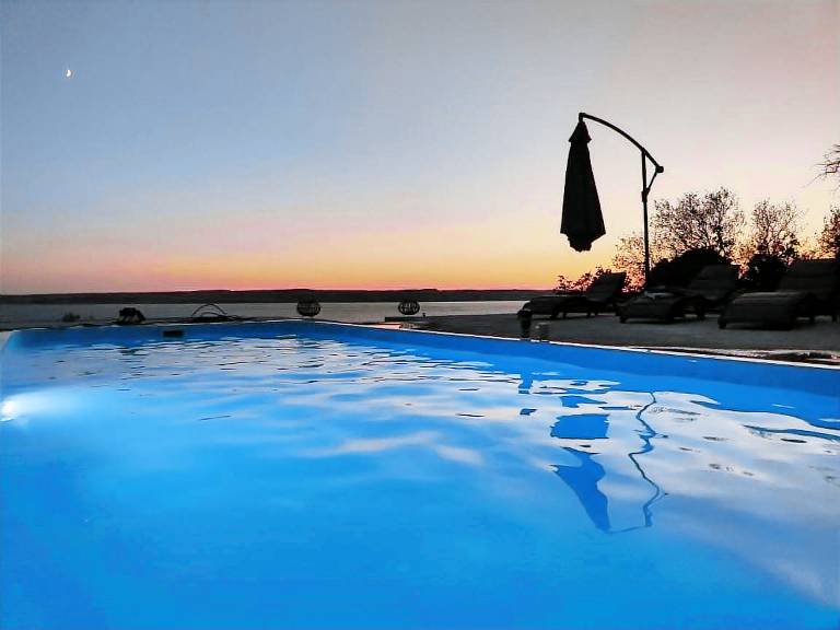 Apartment with patio, pool & jacuzzi — photo 4
