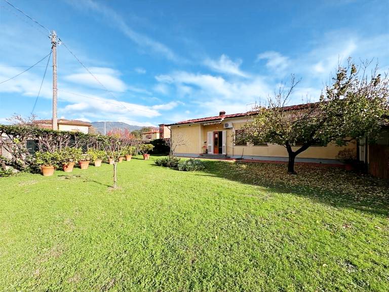 House with garden, private pool & grill — photo 2