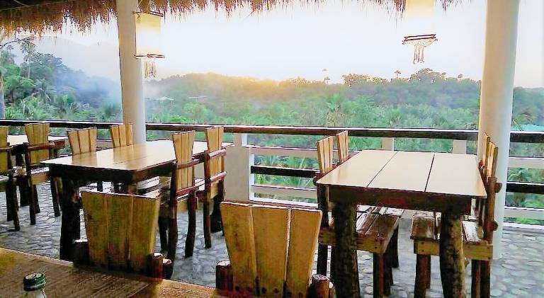 Serviced apartment with pool, patio & garden | Pets are welcome — photo 4