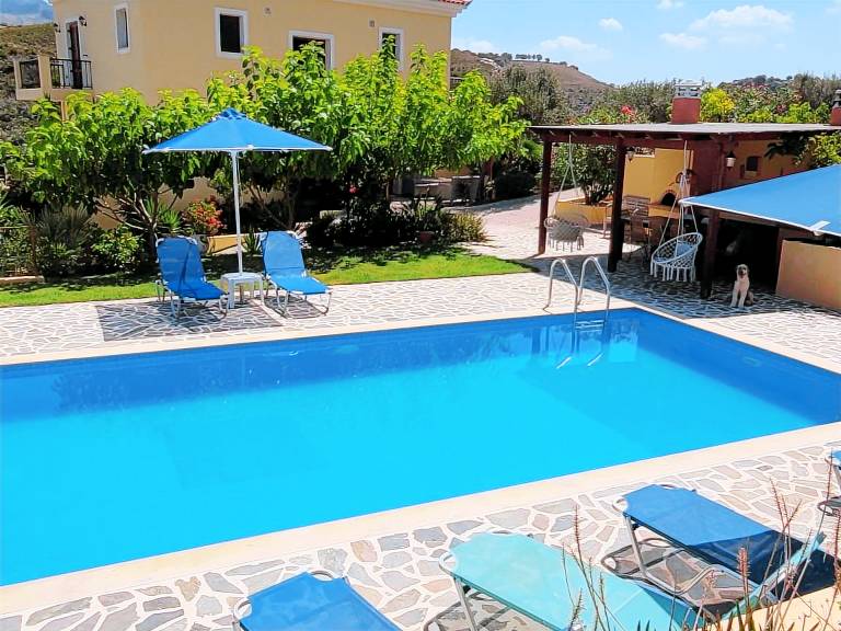 House with private pool, patio & BBQ in Rethymno