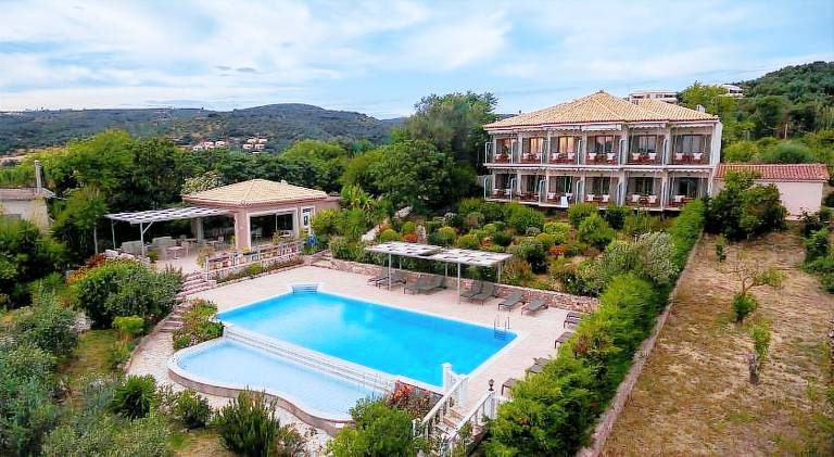 Serviced apartment with terrace, pool & garden in Pylos-Nestoras