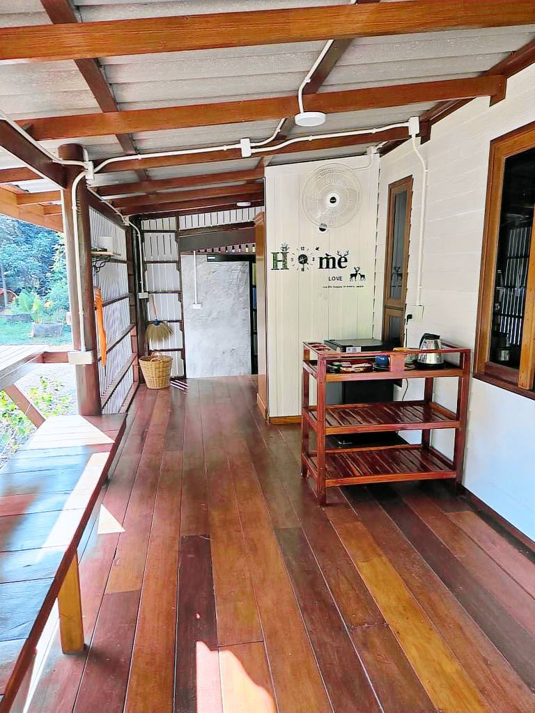 Family-oriented house with garden & patio | Mountain view | Pets allowed — photo 3
