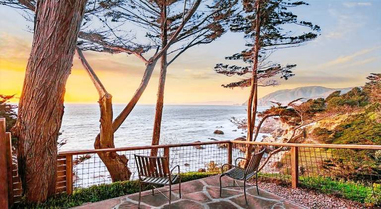 Entire Private Coastal Retreat - Spectacular Ocean Views wHot Tub in San Mateo, CA