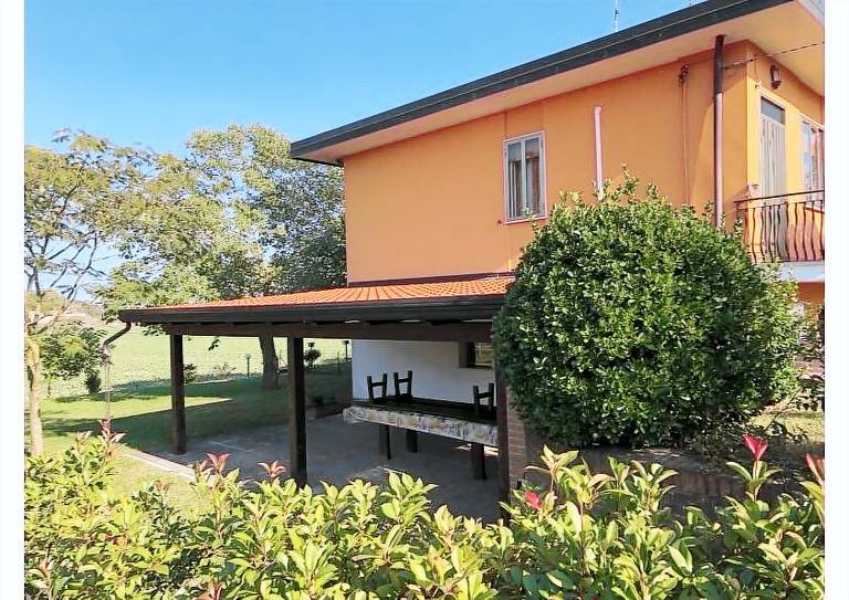 Family-oriented wonderful rental apartment with garden & barbeque | Garden view | Pets are welcome — photo 2