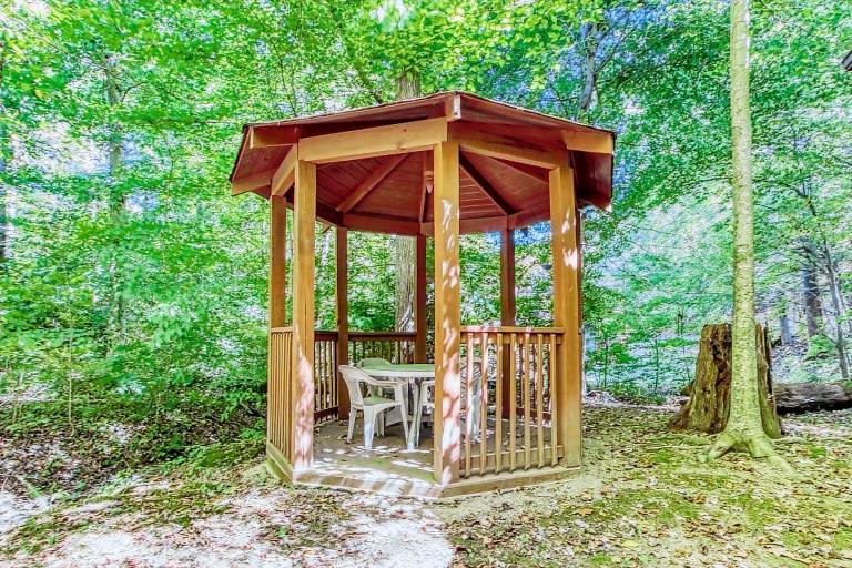Cabin with private pool — photo 3