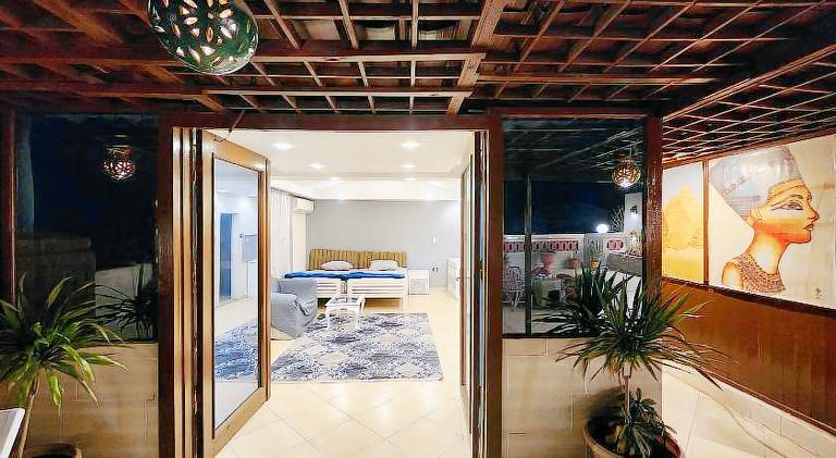 Private rooftop with hot jacuzzi and pyramids view — photo 4