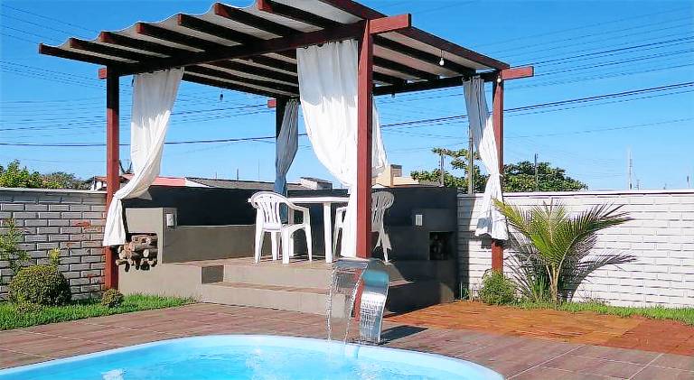 Vacation home with pool | Next to the beach | Pets allowed in Balneario Barra do Sul