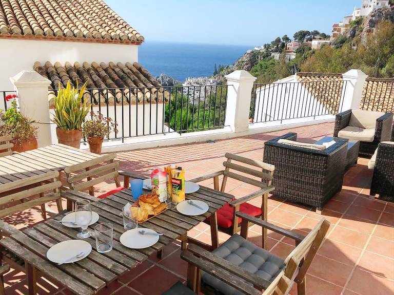 Villa Marina del Este with Sea View, Terrace & Wi-Fi in Almunecar