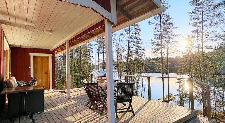 Beautiful vacation home with jacuzzi, pool & yard | Pet-friendly — photo 4