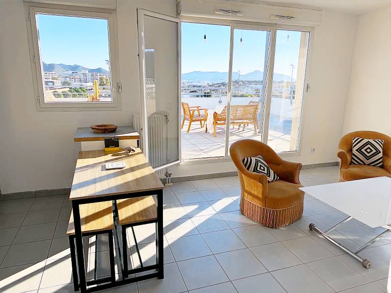 Apartment with terrace — photo 3