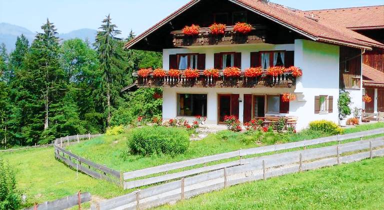 Beautiful vacation home with patio & garden | Pets allowed in Oberstdorf