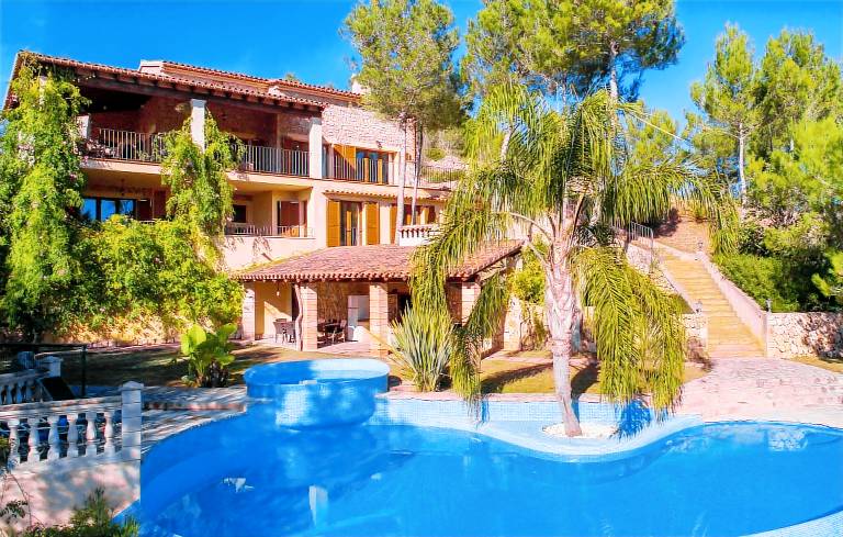     
Ferienhaus ∙ 12 Gäste ∙ 6 Schlafzimmer
